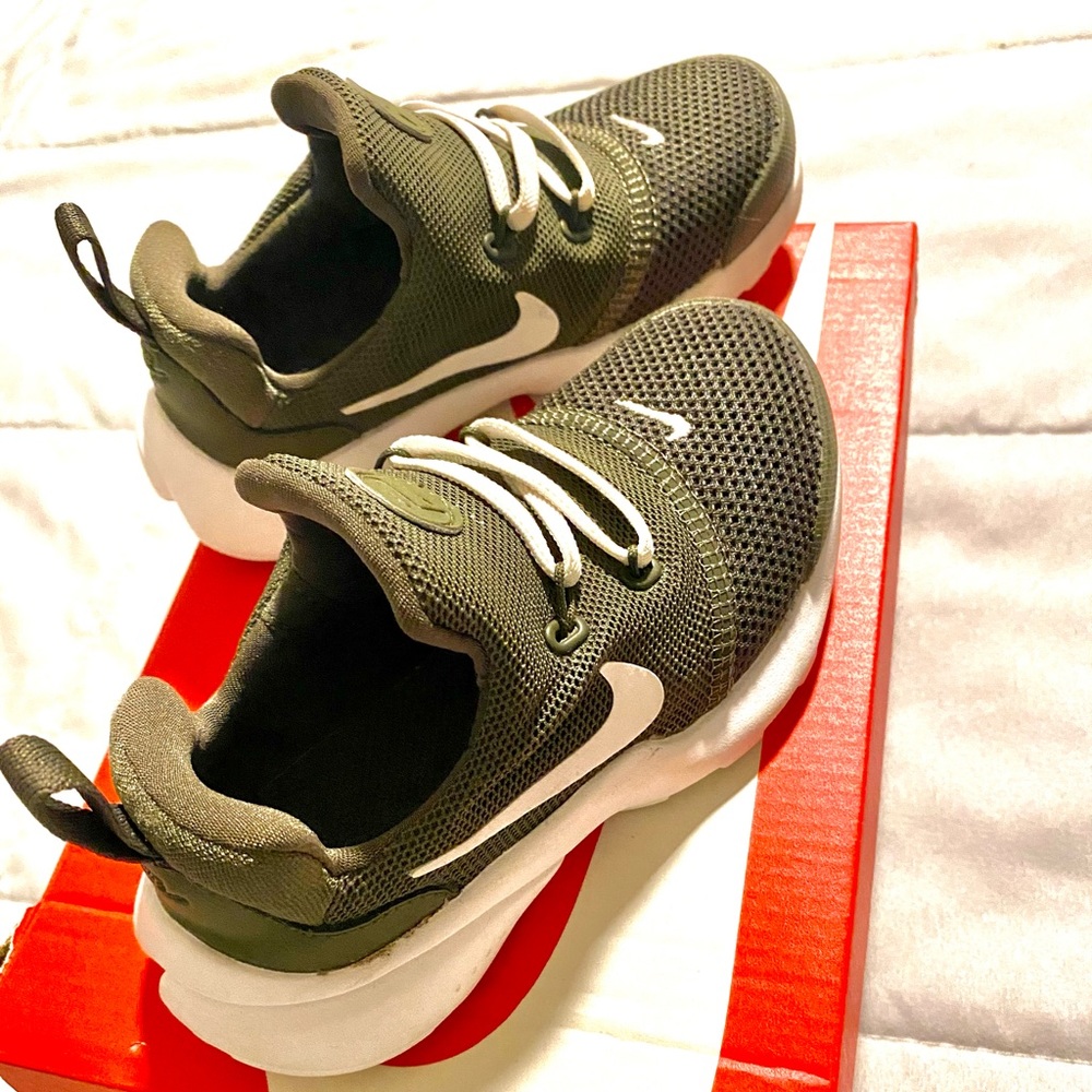 Khaki green presto Nikes